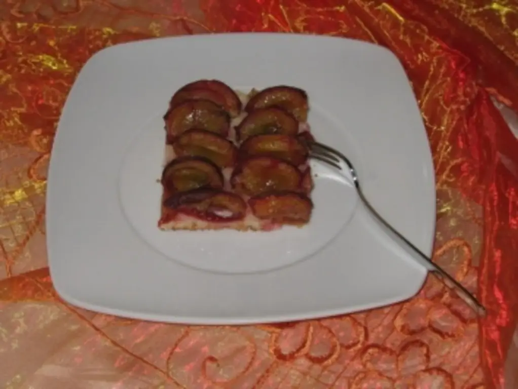 Сливовый пирог на творожном масле
