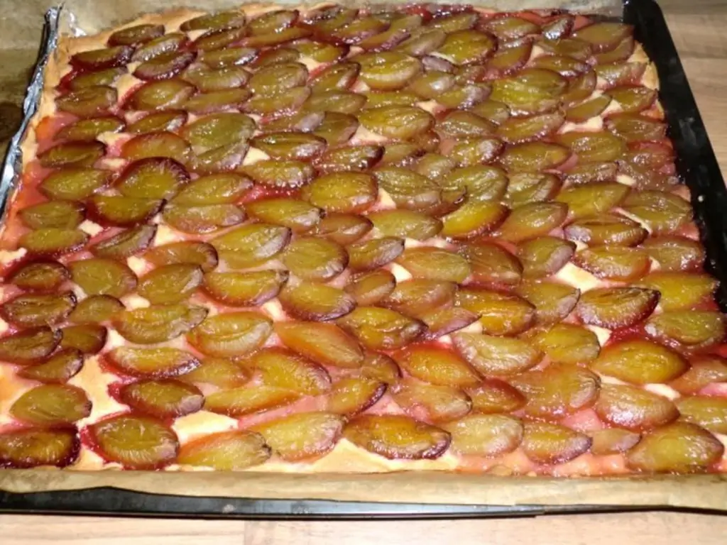 Сочный сливовый пирог из формочки