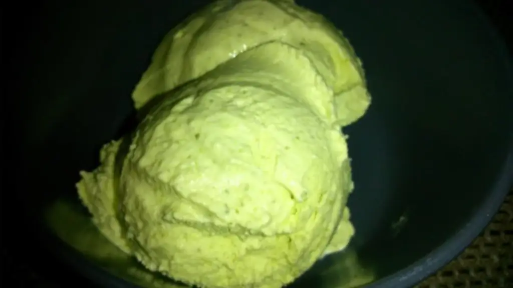 Мороженое с фисташками Вкус отличается от купленного в магазине! Но да без ароматизаторов!;