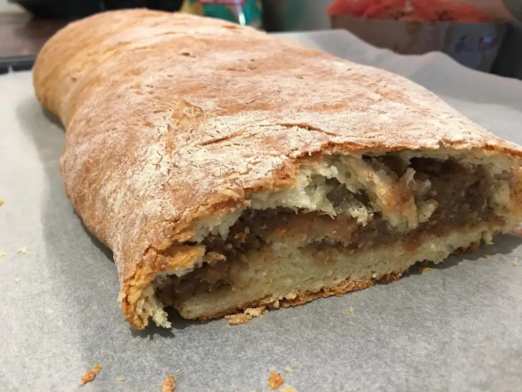 Сочный орех с начинкой