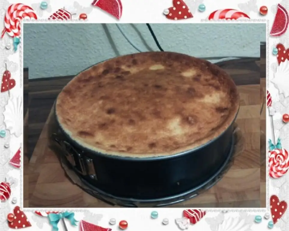 Грушевый пирог с пудингом и сметаной