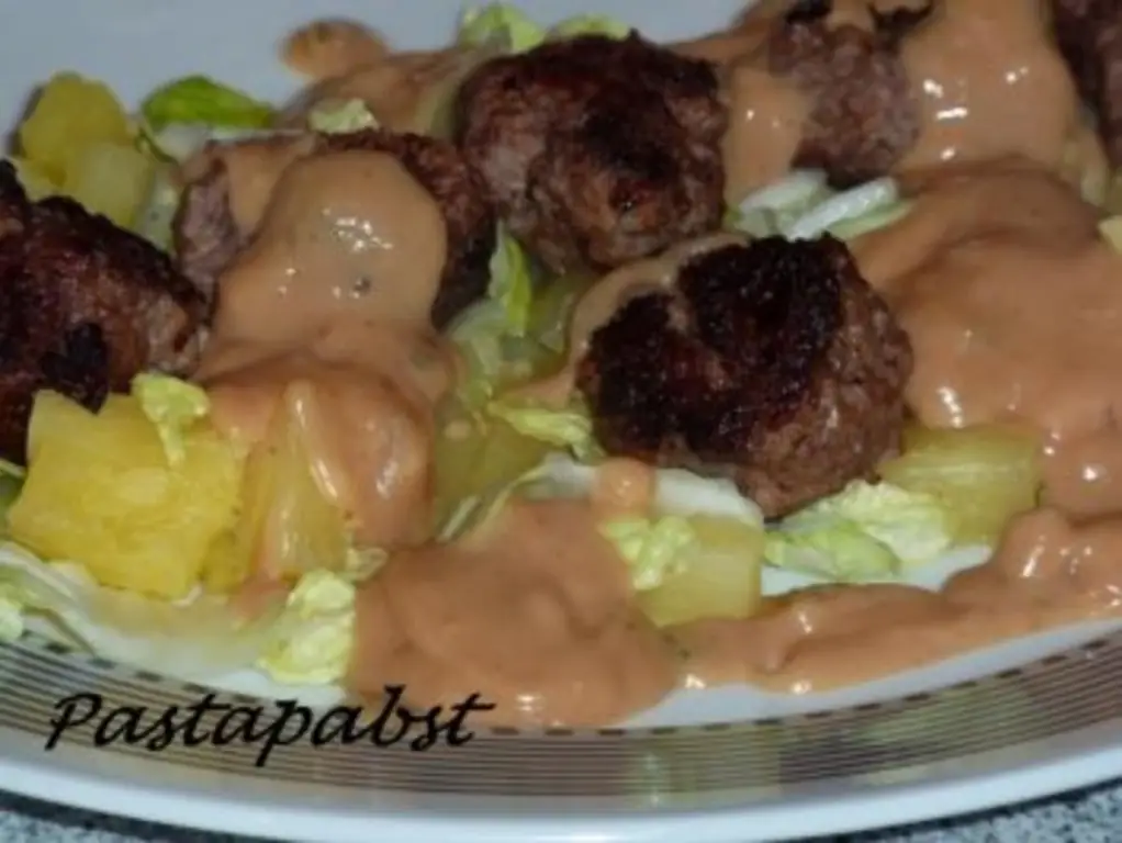 Фрикадельки с арахисовым соусом