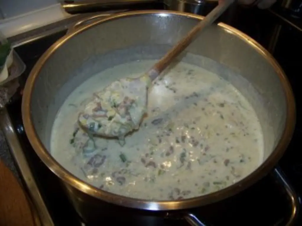 Сырный суп с фаршем и луком порей