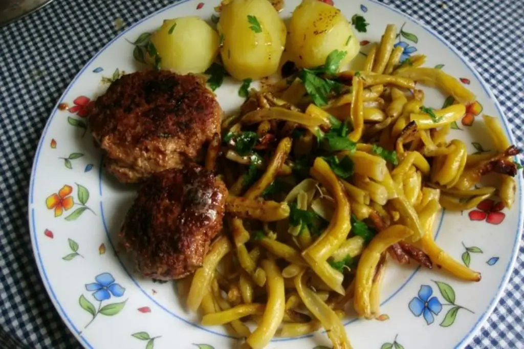 Пельмени с травами и 2 разными овощами