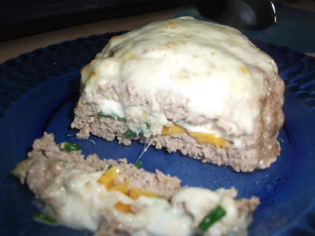 Фаршированный мясной рулет с низким содержанием углеводов