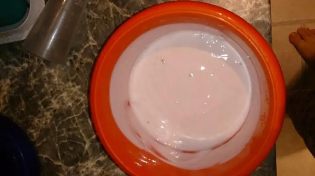 Запеченное яблоко на клубнике