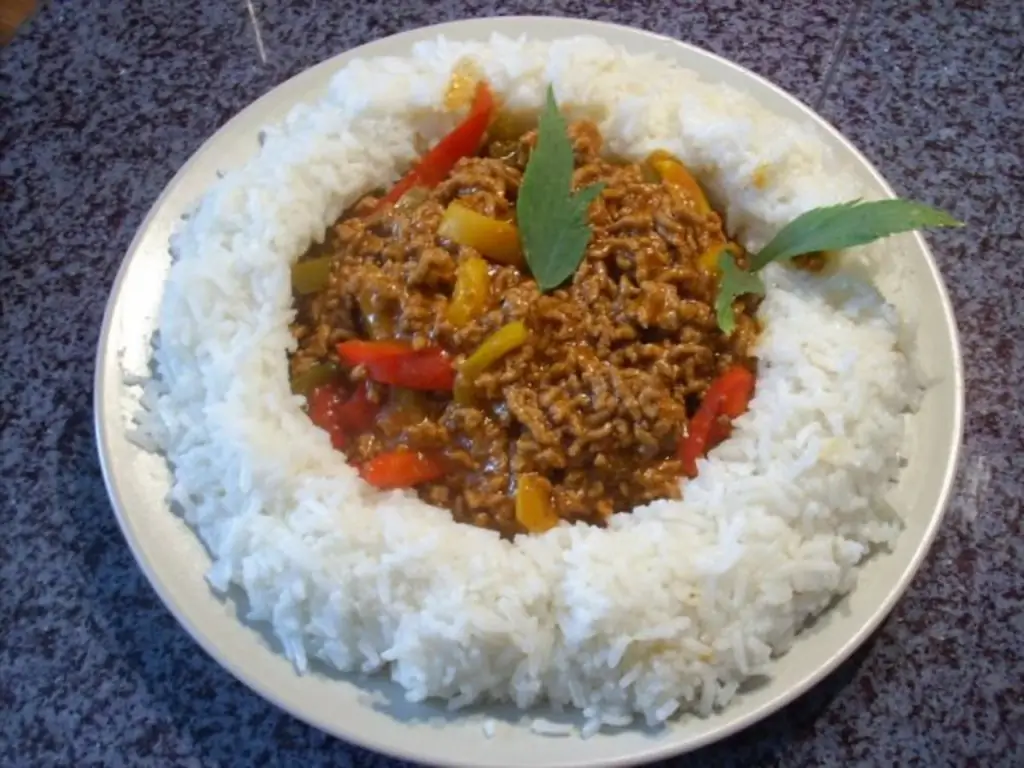 Мясная сковорода в рисовом кольце