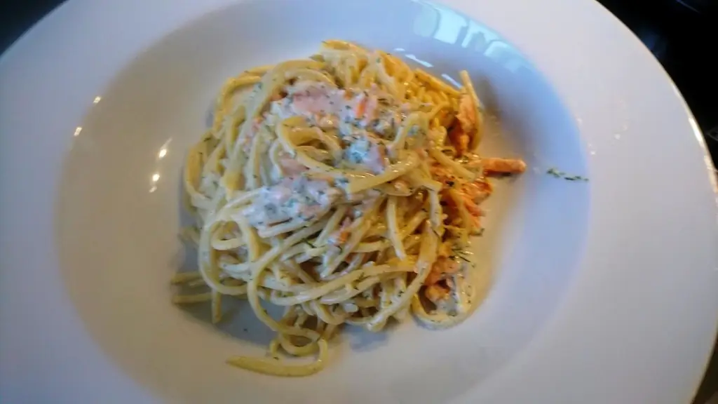 Паста с копченым лососем и водкой