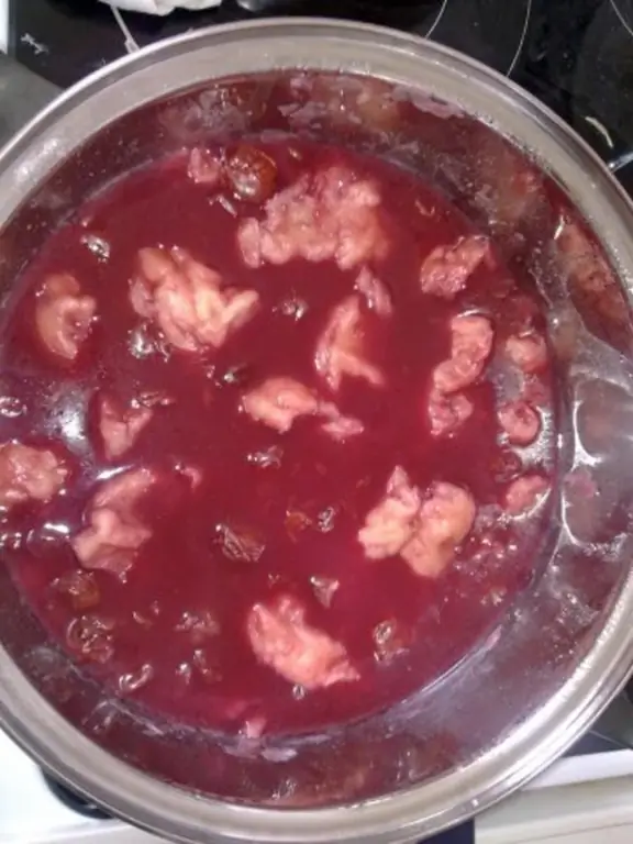 Вишневый суп с комочками / клецками