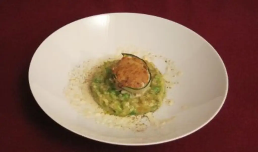 Суфле из морских гребешков на гороховом ризотто с просекко