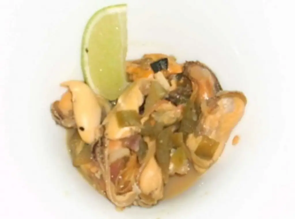 Мидии на пару с соусом из паприки