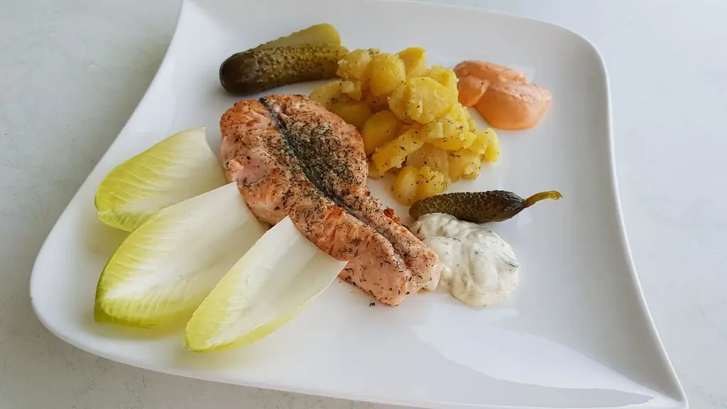Норвежский дикий лосось с картофелем