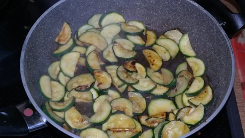 Фрикадельки с рисом и овощами