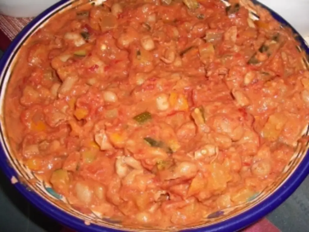 Белая фасоль в томатном соусе