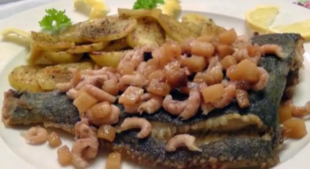 Бюсумерская камбала с кусочками бекона