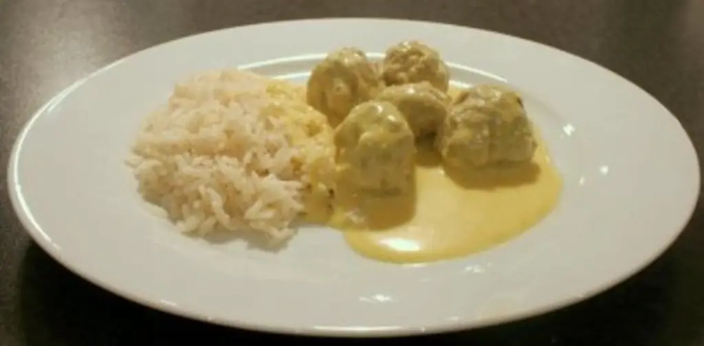 Фитболки в датском соусе карри