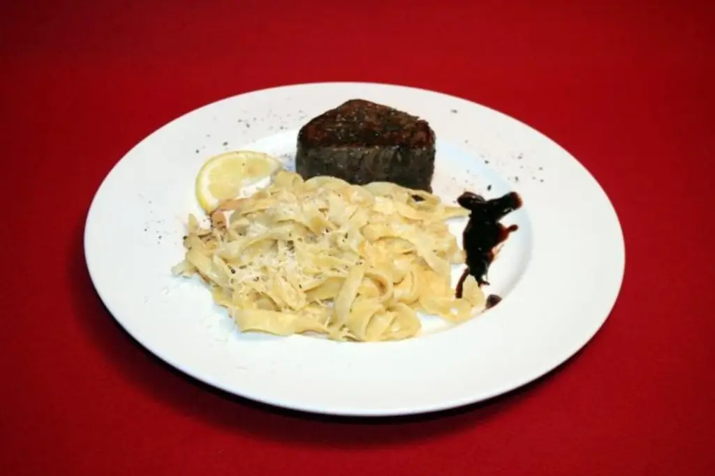 Говяжье филе с тальятелле и лимонным маслом