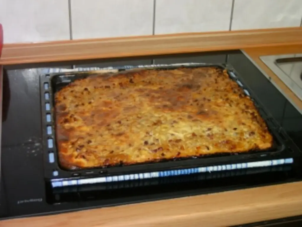 Луковый тарт с молоком и дрожжами