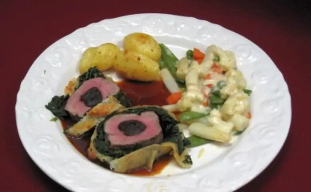 Свиная корейка в шпинате