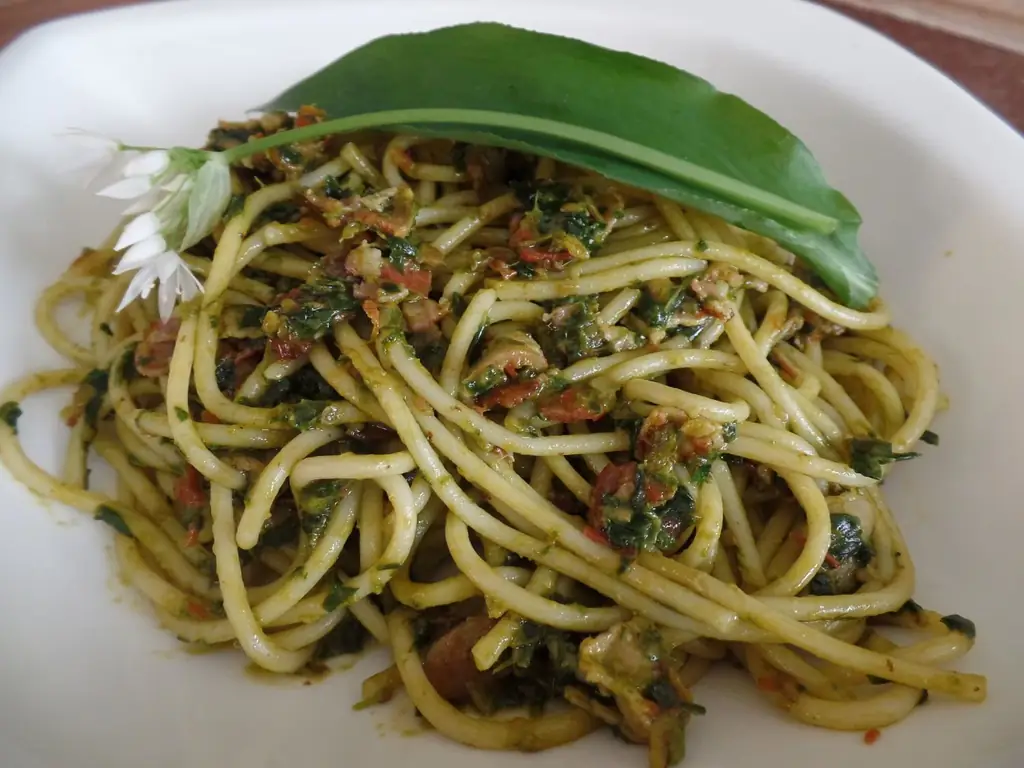 Лапша с диким чесноком