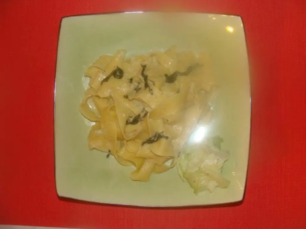 Лапша: Быстрая паста с сырно-шпинатным соусом