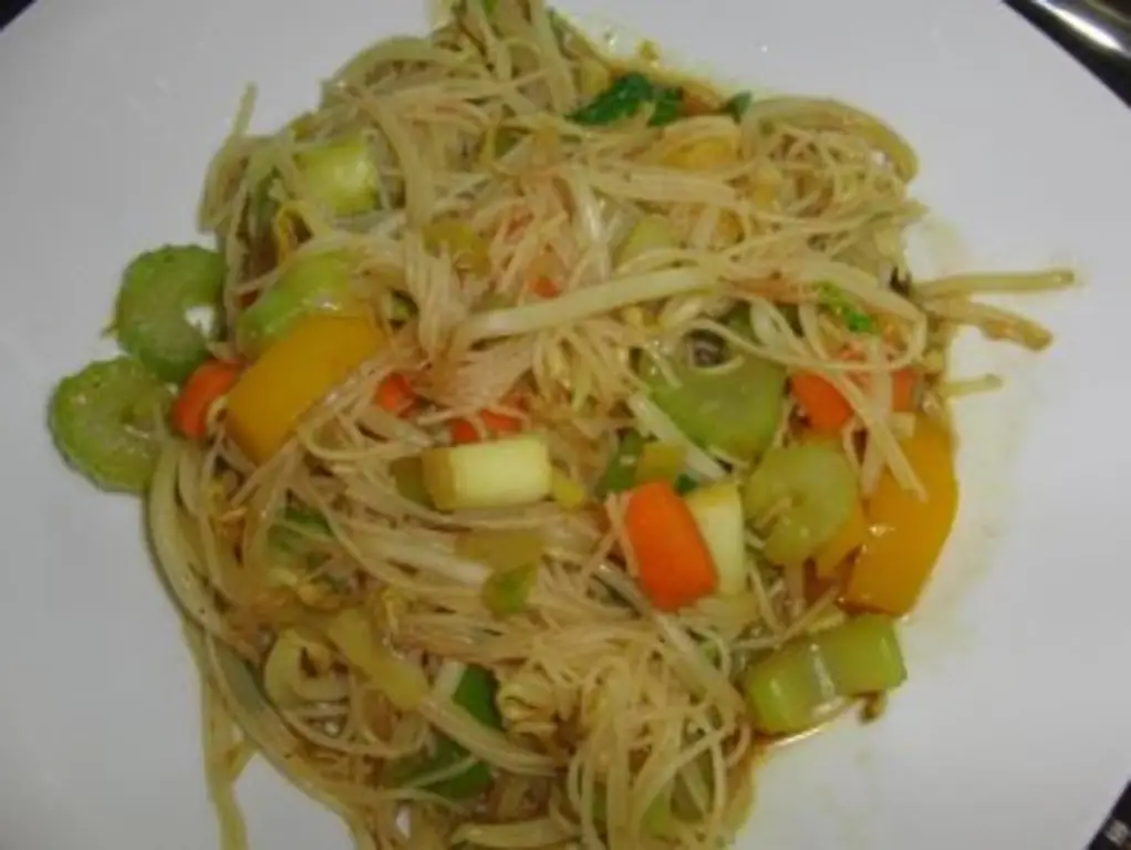 Овощи: Овощная сковорода с ростками и стеклянной лапшой