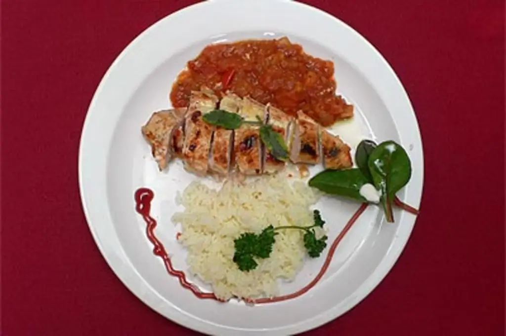 Куриное филе с топпингом Рокфор и лимонным рисом