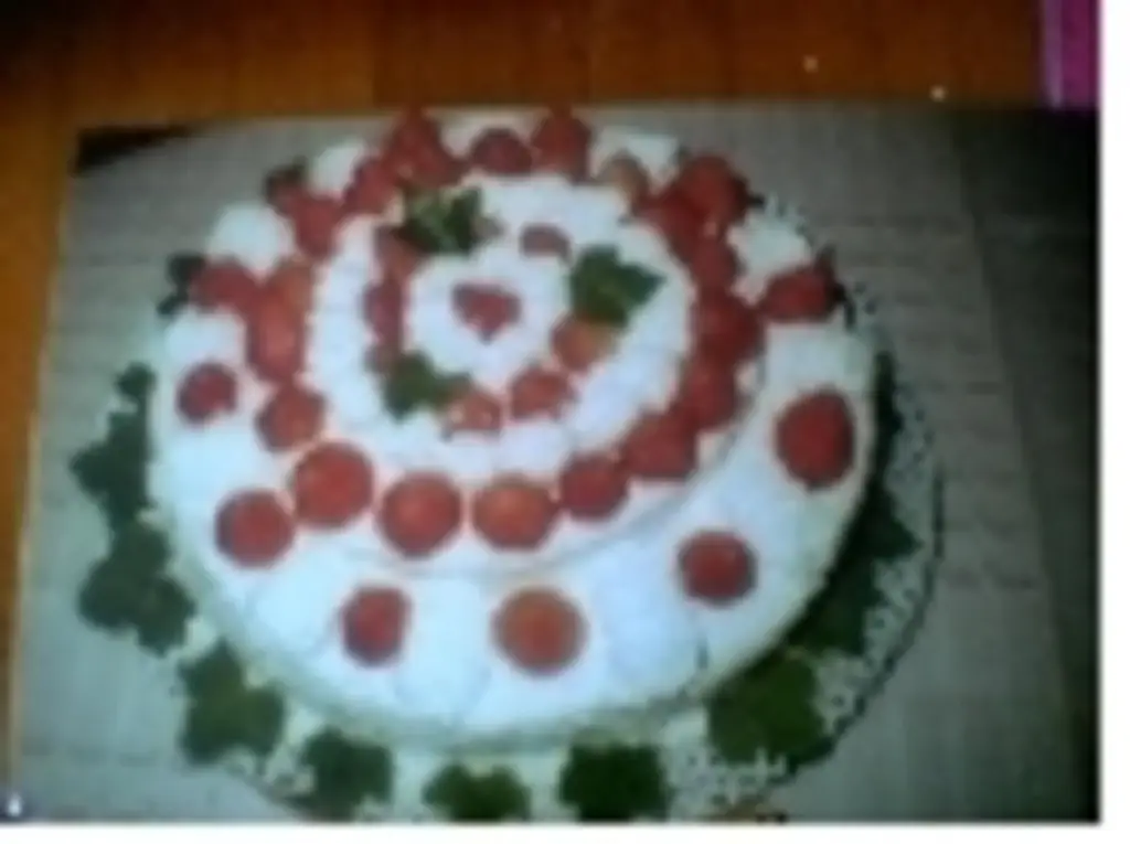 Двойной клубничный торт