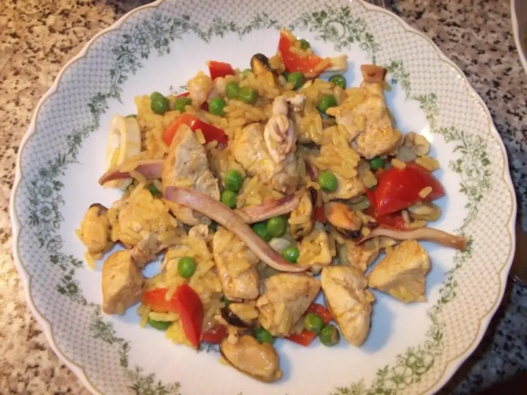 Паэлья с длиннозернистым рисом и овощным бульоном