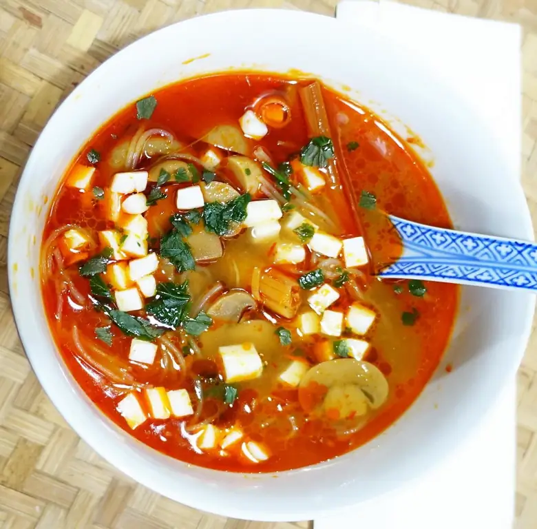 Пряный суп из стеклянной лапши по-гонконгски