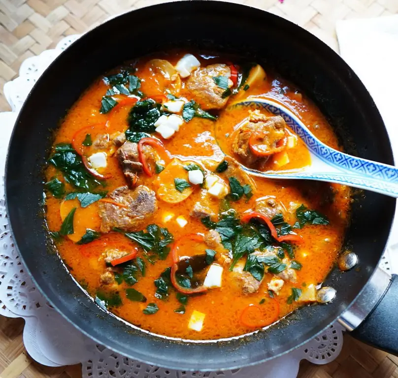 Свинина с грибами в томатном соусе