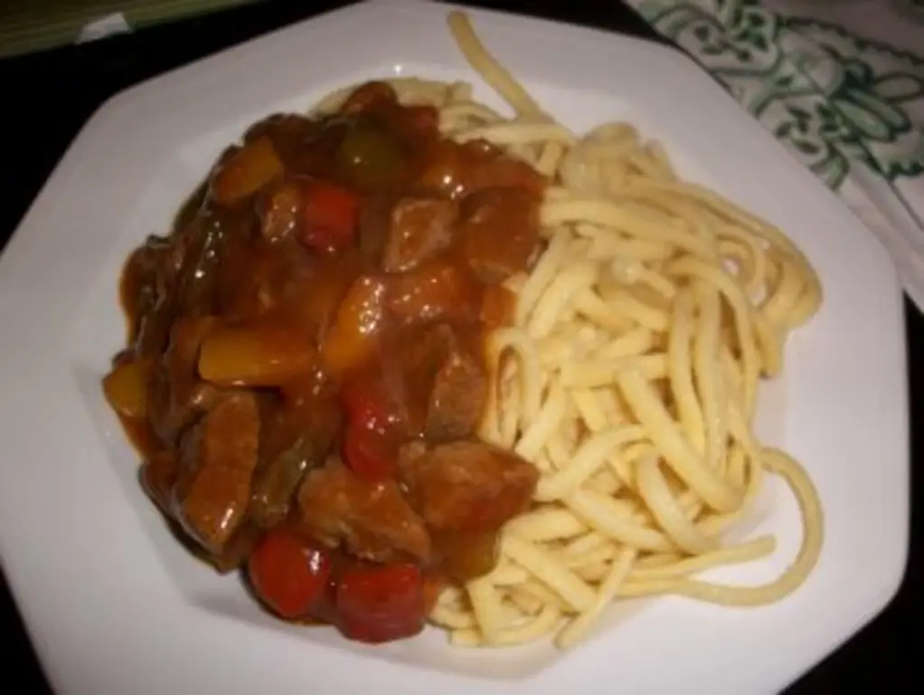 Гуляш со смесью перцев