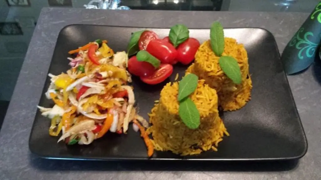 Восточный рис с салатом из фенхеля