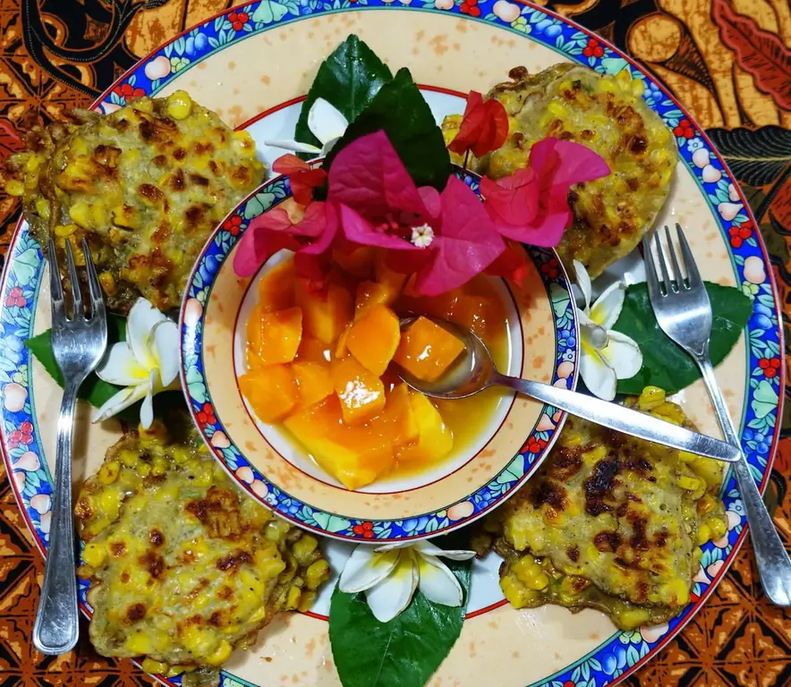 Индонезийские лепешки из сладкой кукурузы - Frikadel Manis