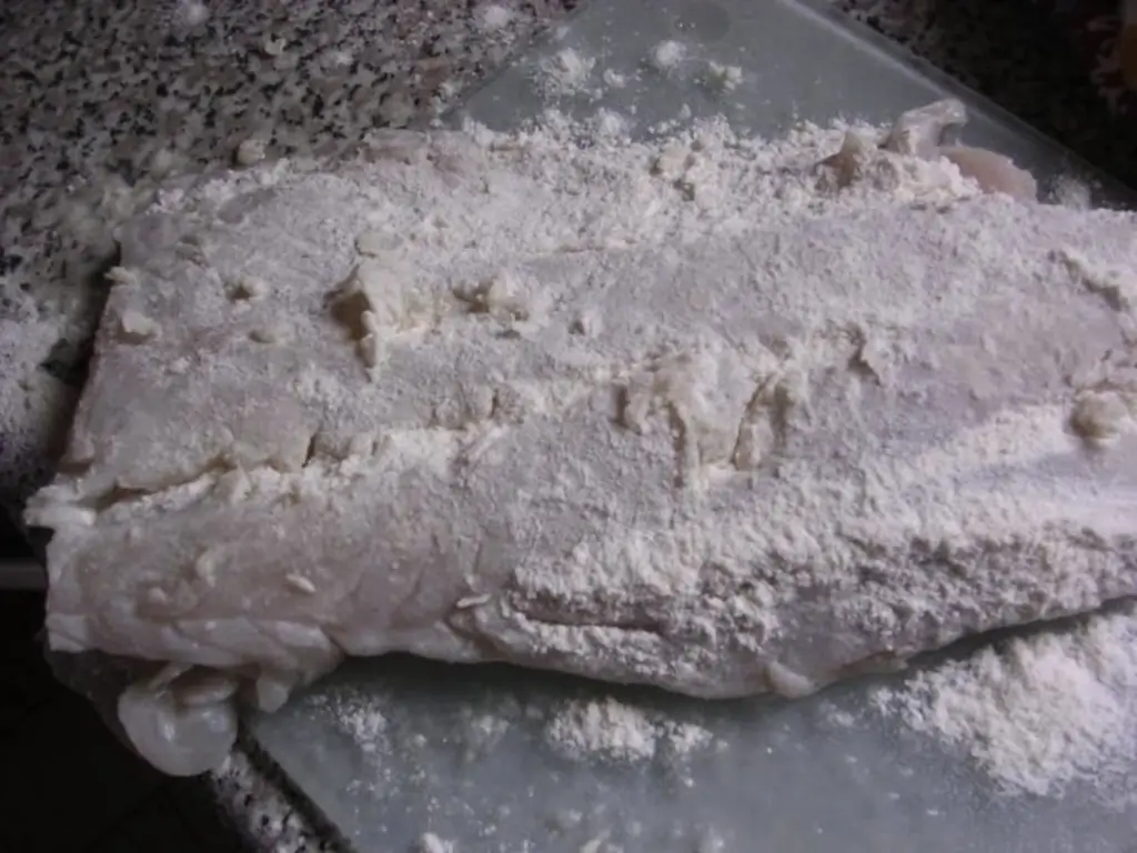 Рыба на рисе и овощах