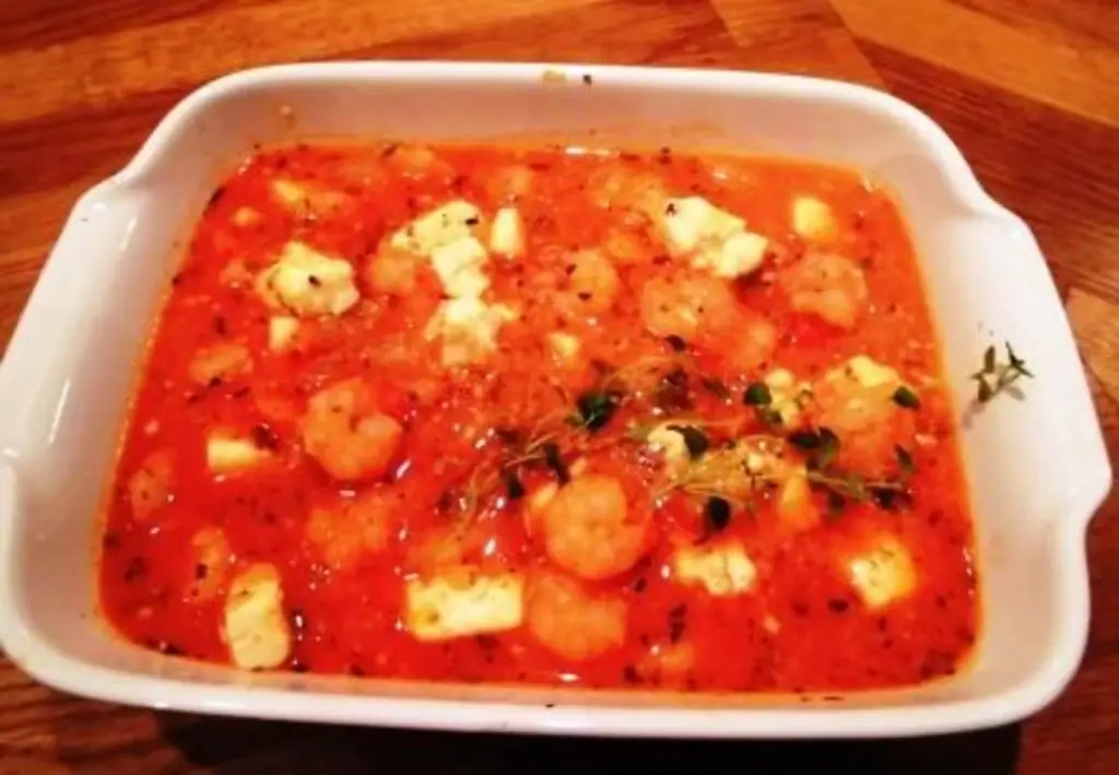 Креветки в винном соусе с сыром фета