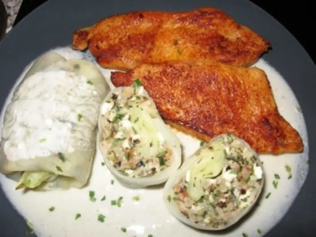 Вегетарианские голубцы со стейком из индейки