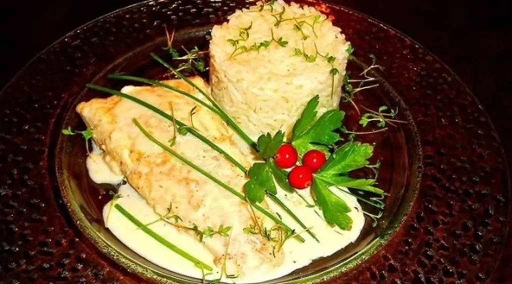 Лемонграссовый сливочный соус с треской и тайским ароматным рисом