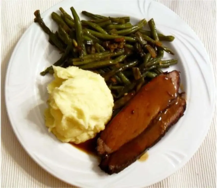 Нога кабана, приготовленная при низкой температуре