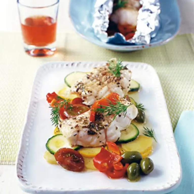 Филе гольца на моркови с картофельно-оливковым пюре