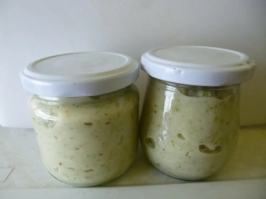 Смесь хрена с яблоком, грушей, сельдереем, черной редькой