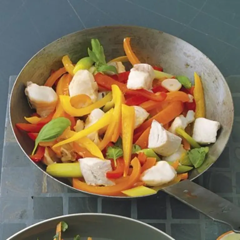 Филе морского окуня с соусом из паприки и абрикосов