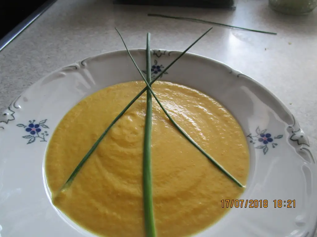 Вкусный суп из кабачков и моркови