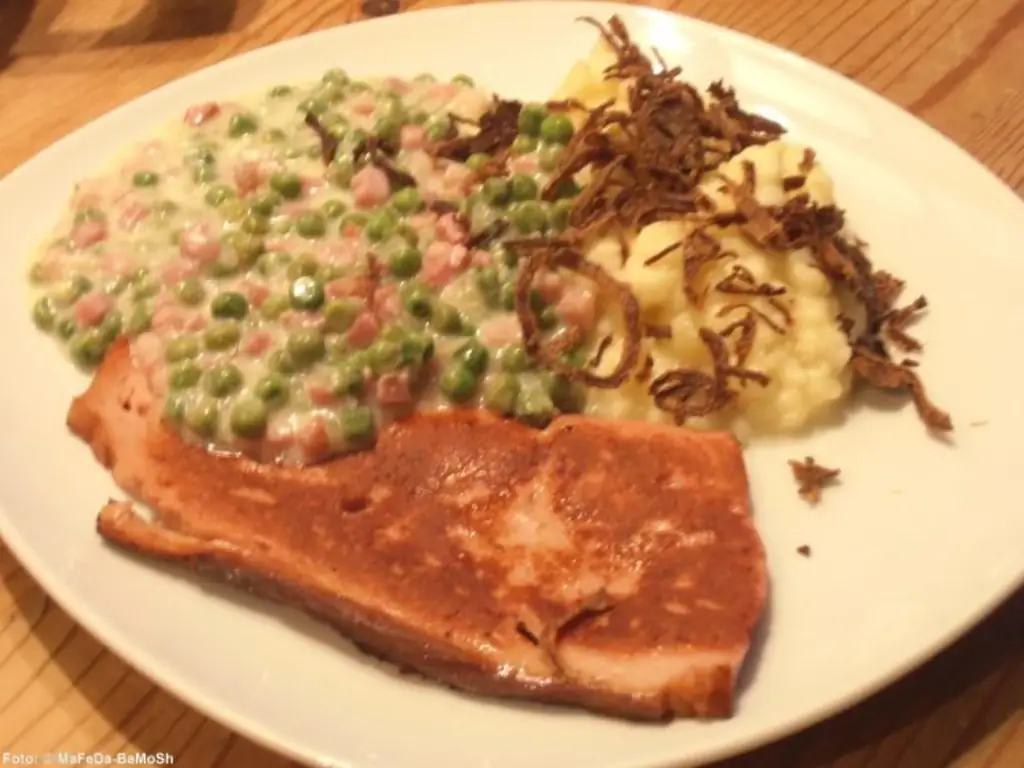 Leberkäse с горошком