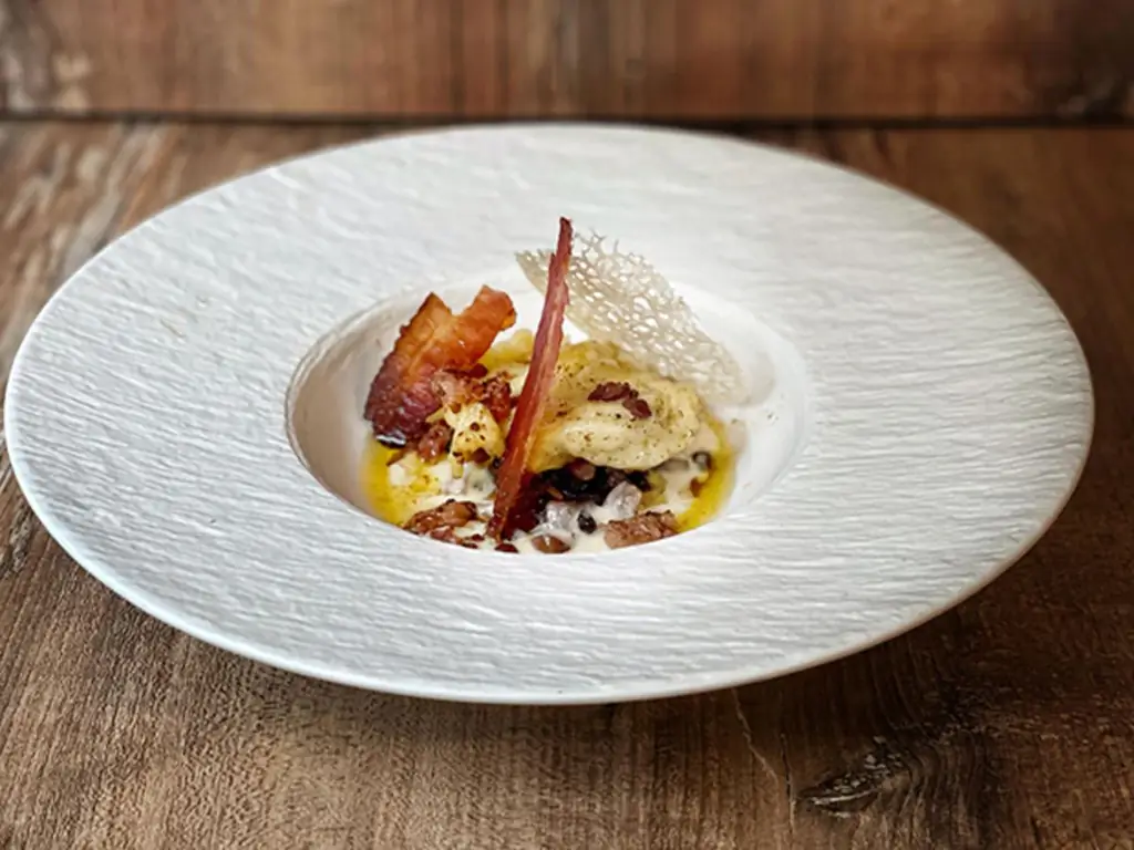 Пельмени Айфель со сливками и яблоком