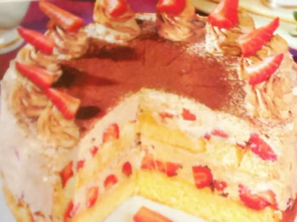 Клубничный торт с кофе со льдом