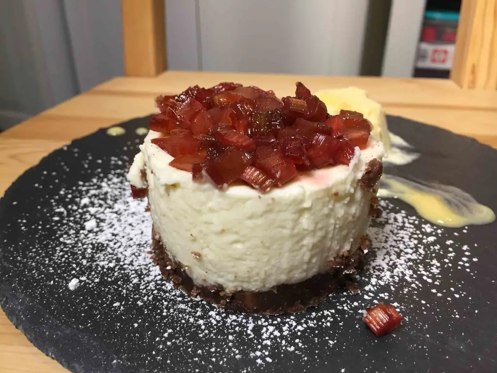 Тартлетка с ревенем & Мороженое с гоголь-могом