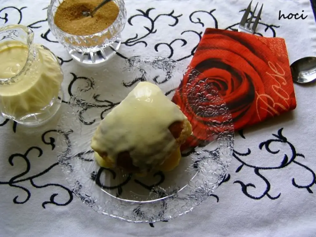 Buchteln (лапша на пару) с начинкой из запеченных яблок