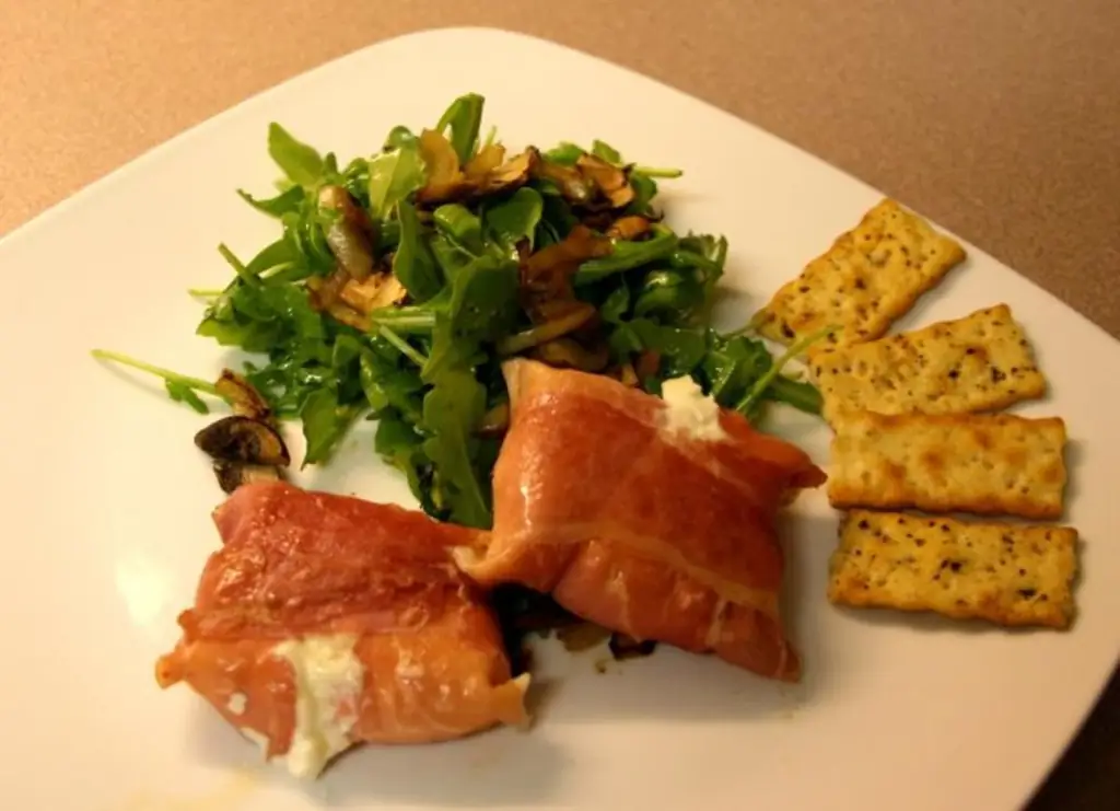 Пакеты из козьего сыра с рукколой