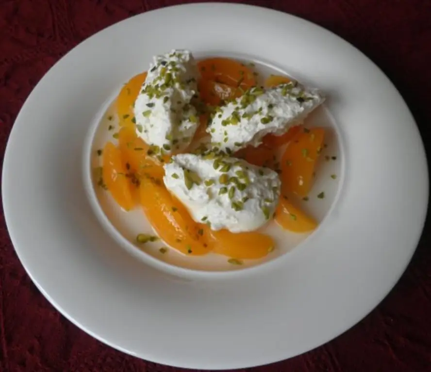 Творожные вареники на подвыпивших абрикосах